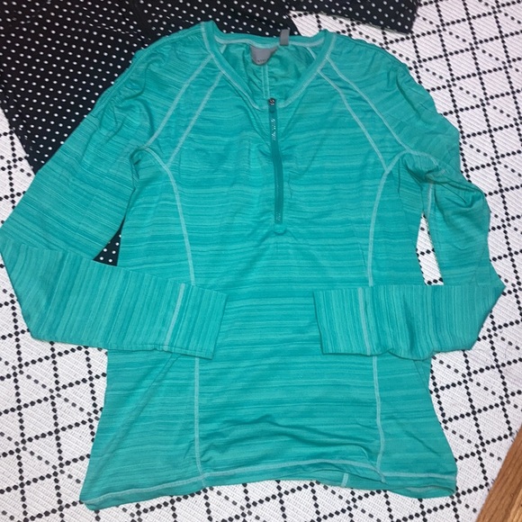 2 long sleeve rash guards - Picture 2 of 9